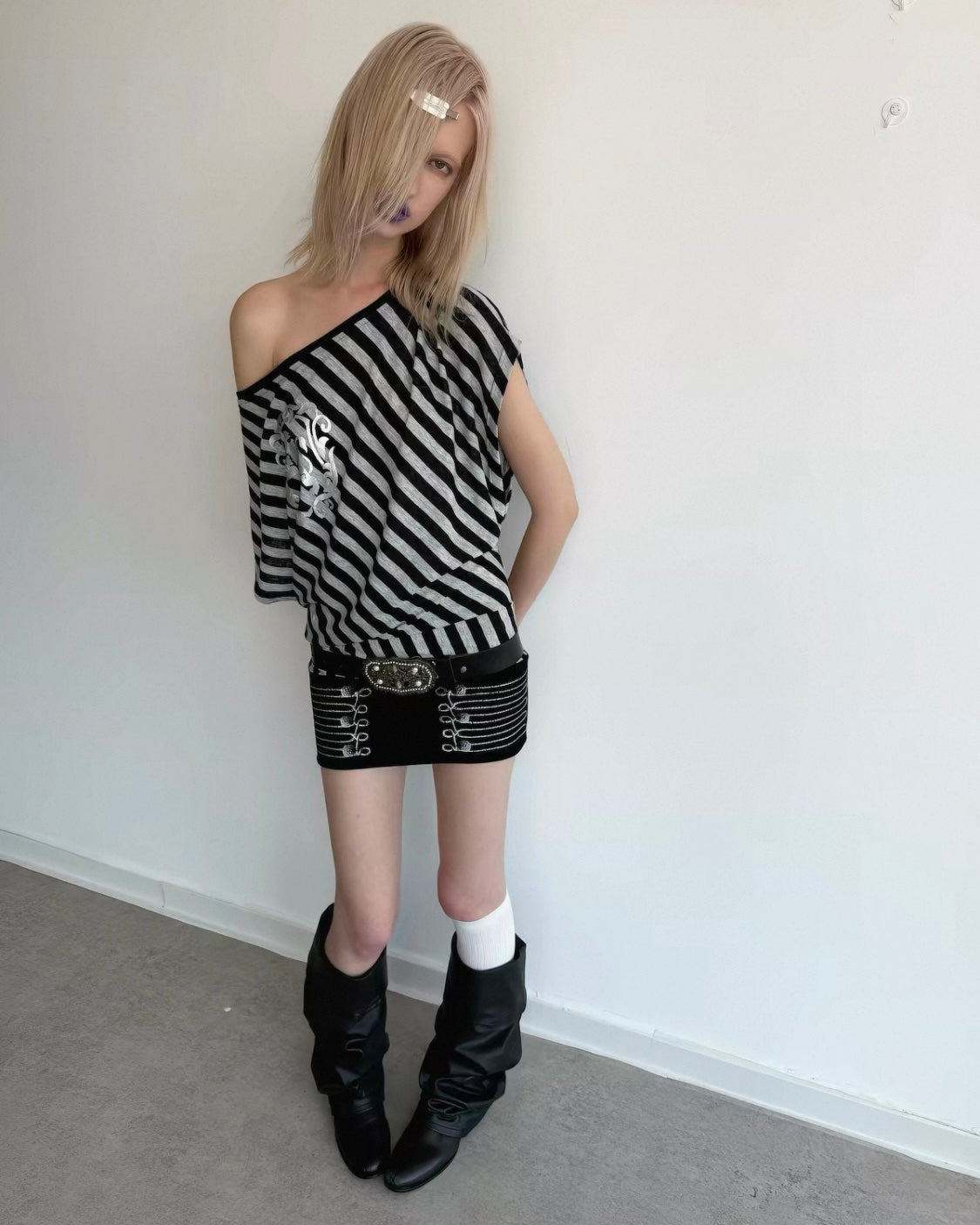 [DoublePunch] Asymmetric Graphic Striped Tee Dress(BLACK)