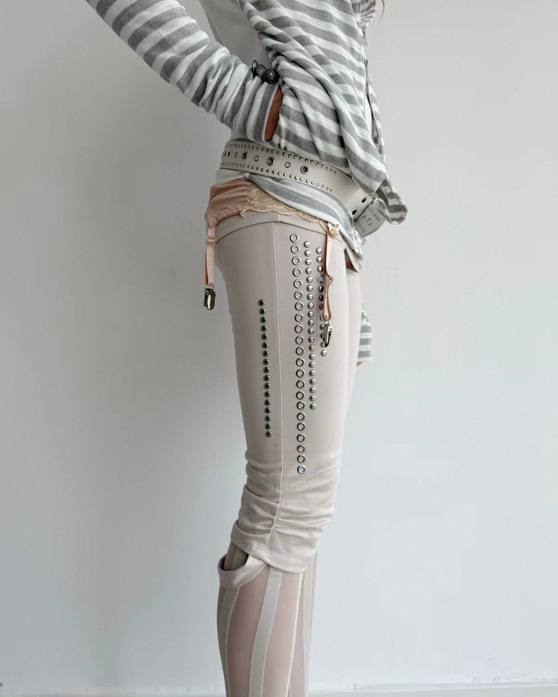 [DoublePunch] Studded Fencing Capri Trousers(BAIGE)