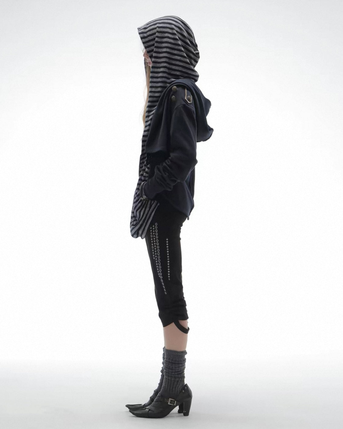 [DoublePunch] Studded Fencing Capri Trousers(BLACK)